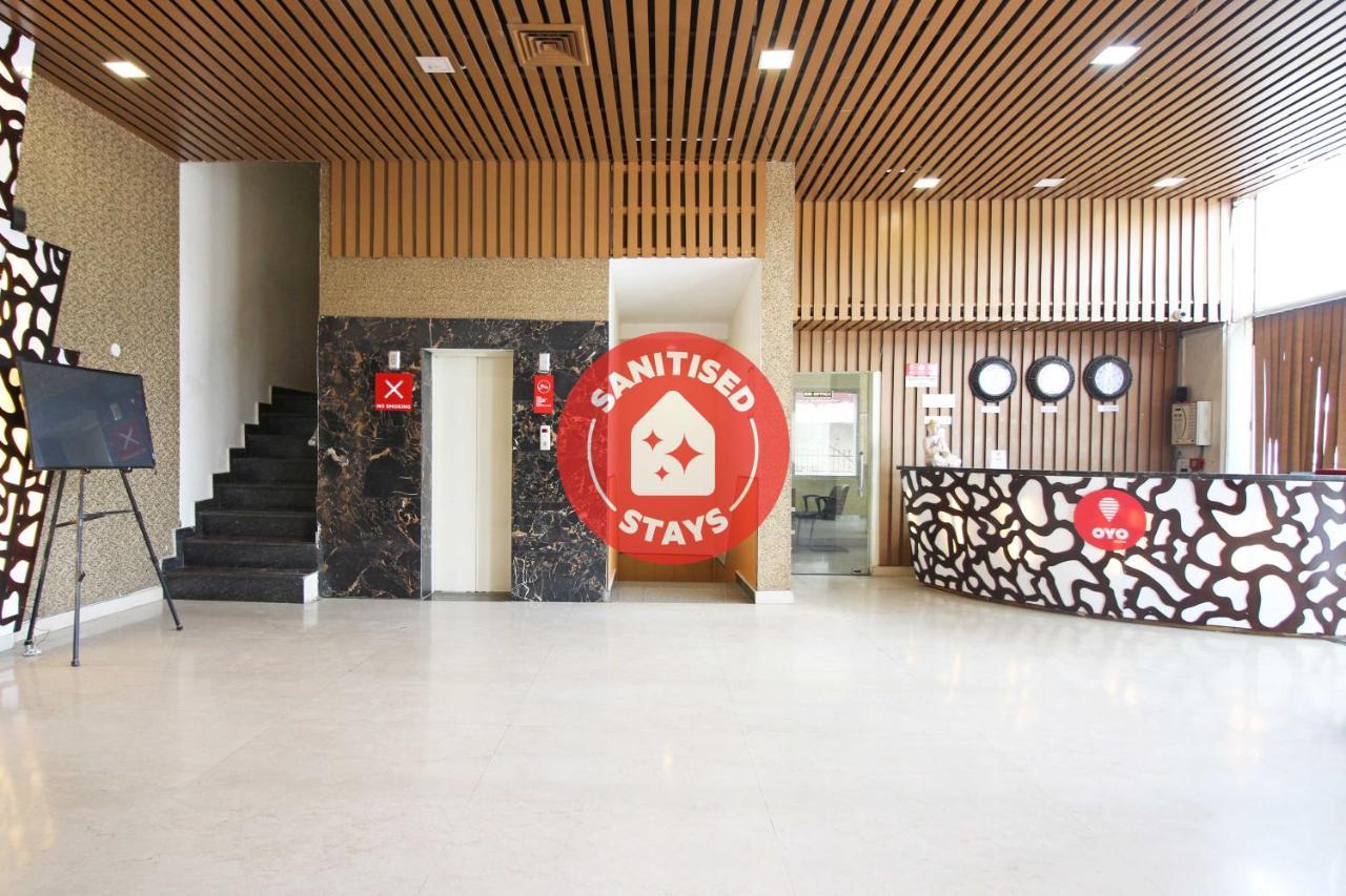 Oyo 4964 Golden Oyster Suites Dehradun Ngoại thất bức ảnh