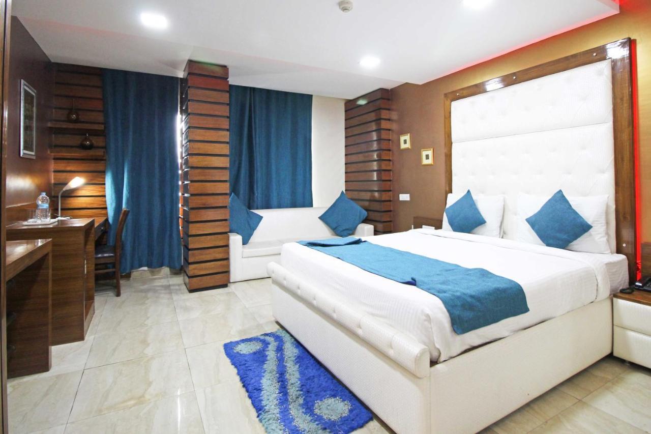 Oyo 4964 Golden Oyster Suites Dehradun Ngoại thất bức ảnh
