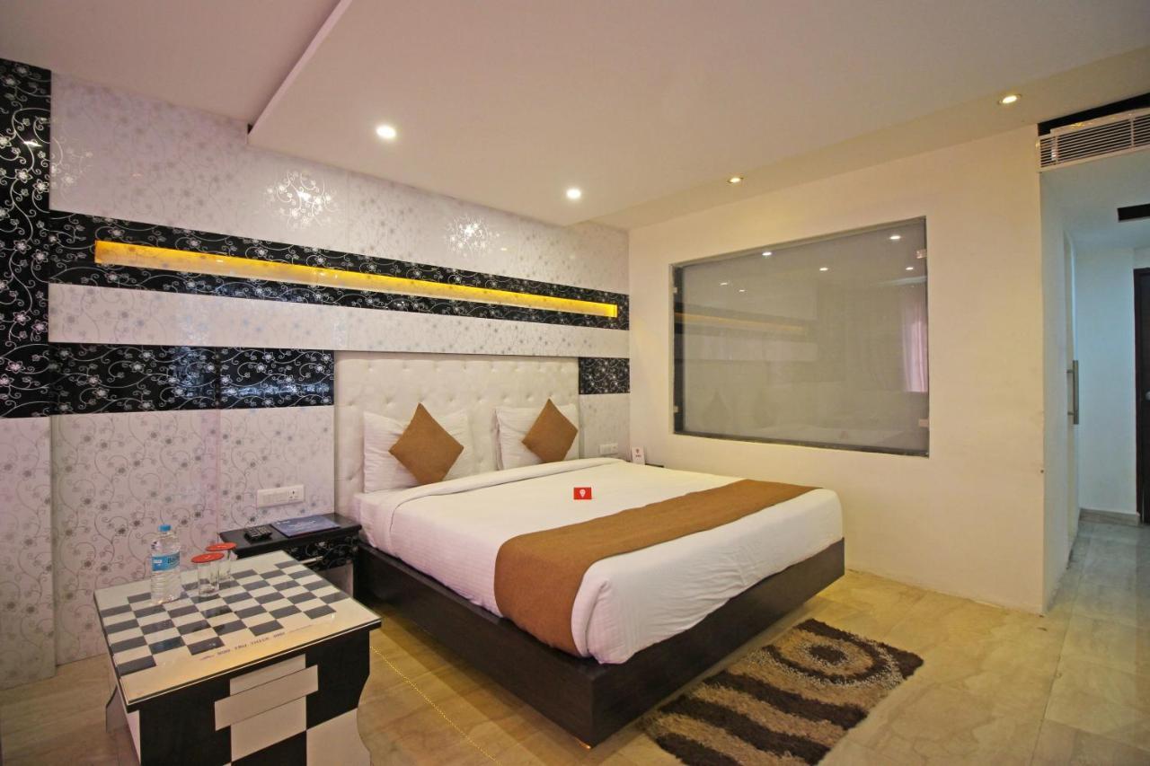Oyo 4964 Golden Oyster Suites Dehradun Ngoại thất bức ảnh
