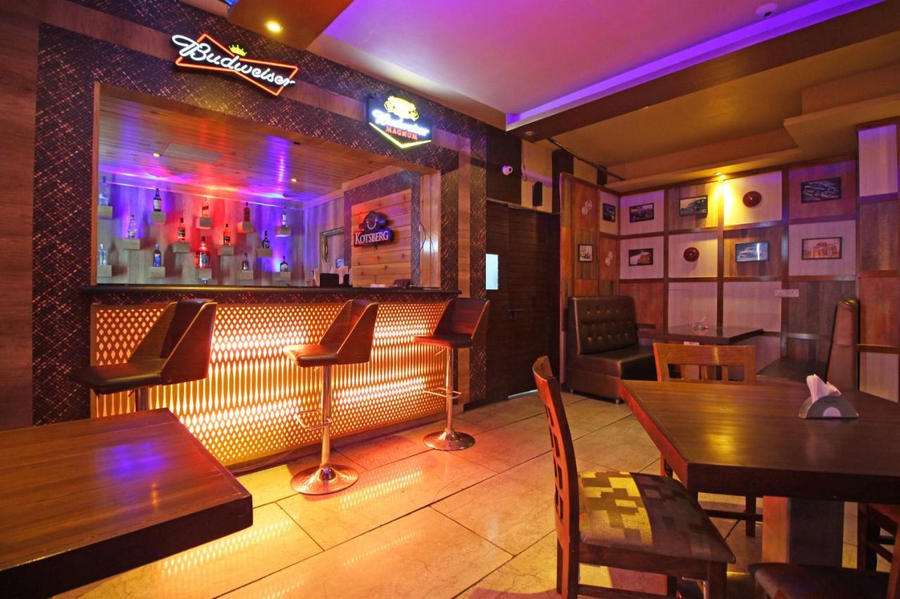 Oyo 4964 Golden Oyster Suites Dehradun Ngoại thất bức ảnh